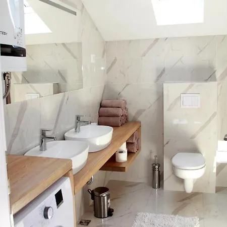 Sara * Betina (Sibenik-Knin)