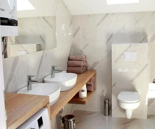 Sara * Betina (Sibenik-Knin)