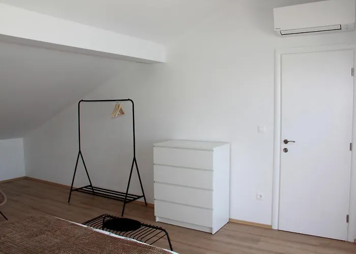 Sara * Betina (Sibenik-Knin)